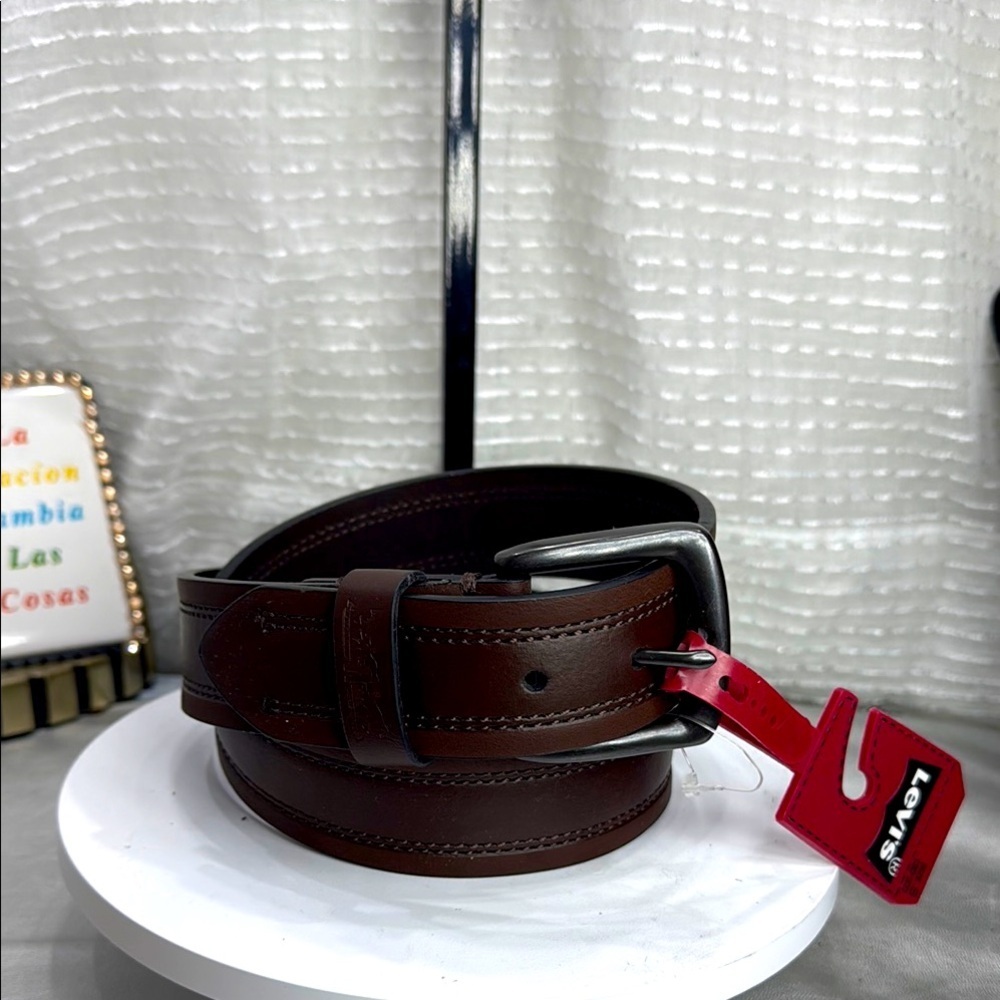 (H) Levi's Men's Belt, Size 30/32, Brown, Faux Leather, Perforated, NWT
